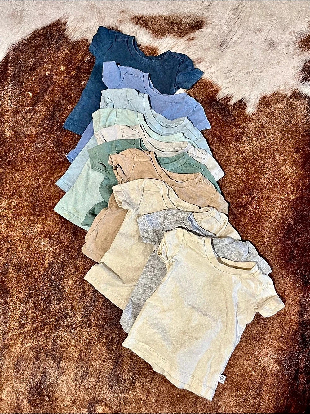The Honest Company Children's Short Sleeve Shirts 10 pack. Organic Cotton. NB